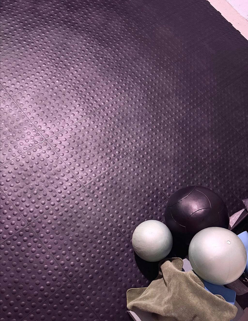black staylock bump top tiles for home gym