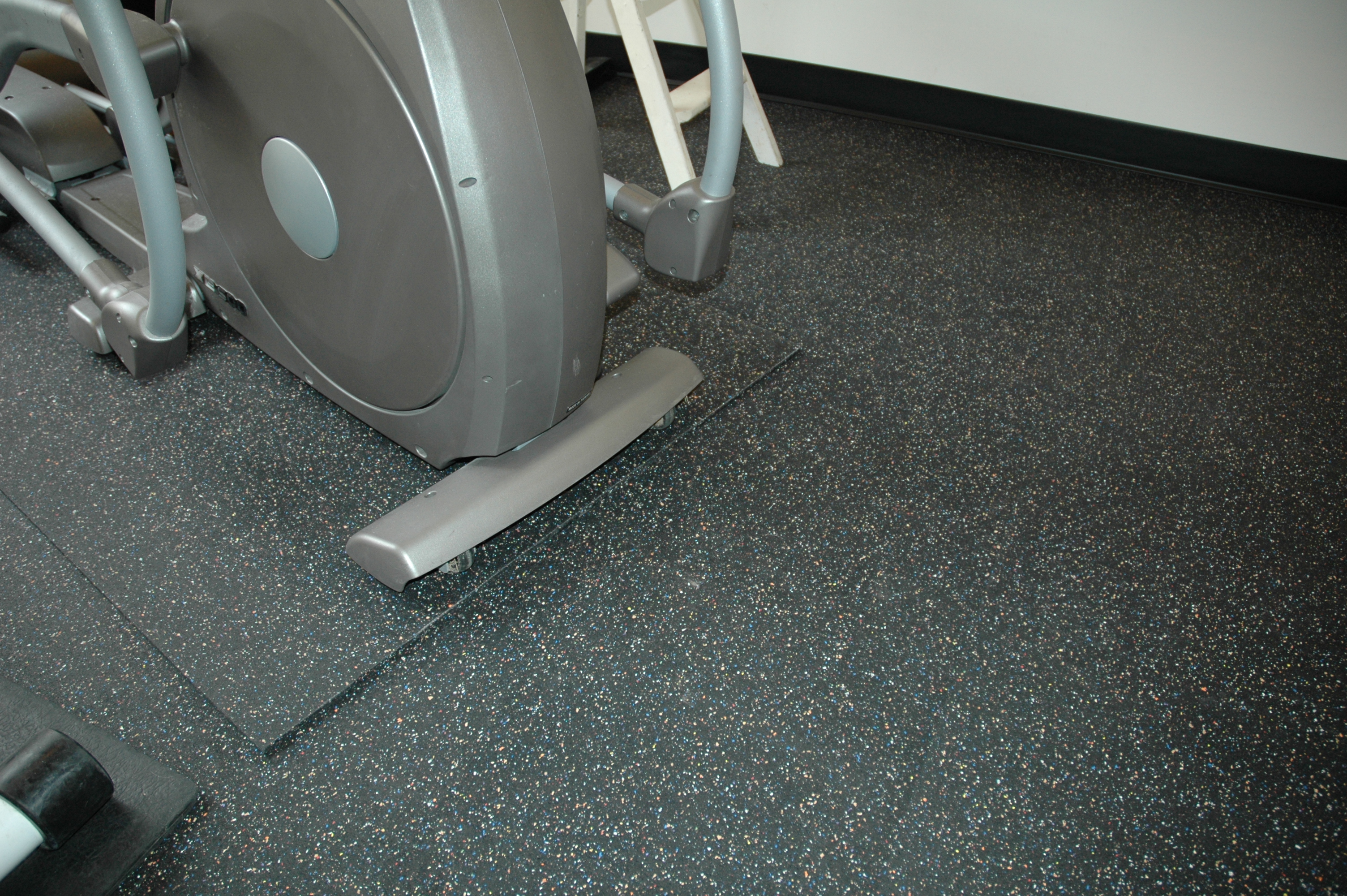 Rubber Flooring Roll Geneva 3/8 Inch Regrind Confetti Per SF customer review photo 1