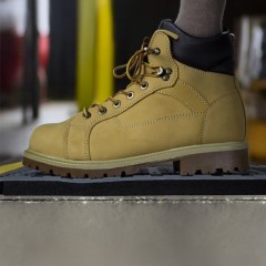 Wearwell ErgoDeck MAX Geometric Tile 7/8 Inch x 18x18 Inches Case of 10 boot on tile