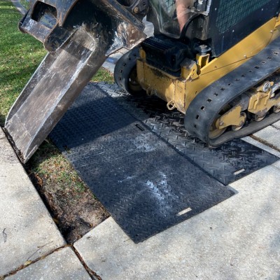 Gmats Ground Protection Mat Skid steer lifting concrete on constructions mats