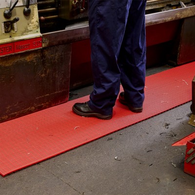 Vynagrip Heavy Duty Industrial Matting 2 x 33 ft Roll Industrial red